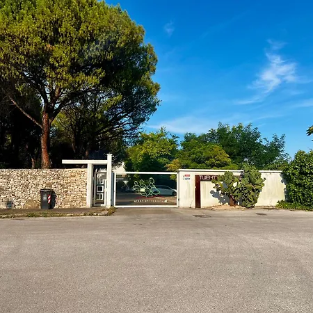 A17 Twenty Village Daire Bari